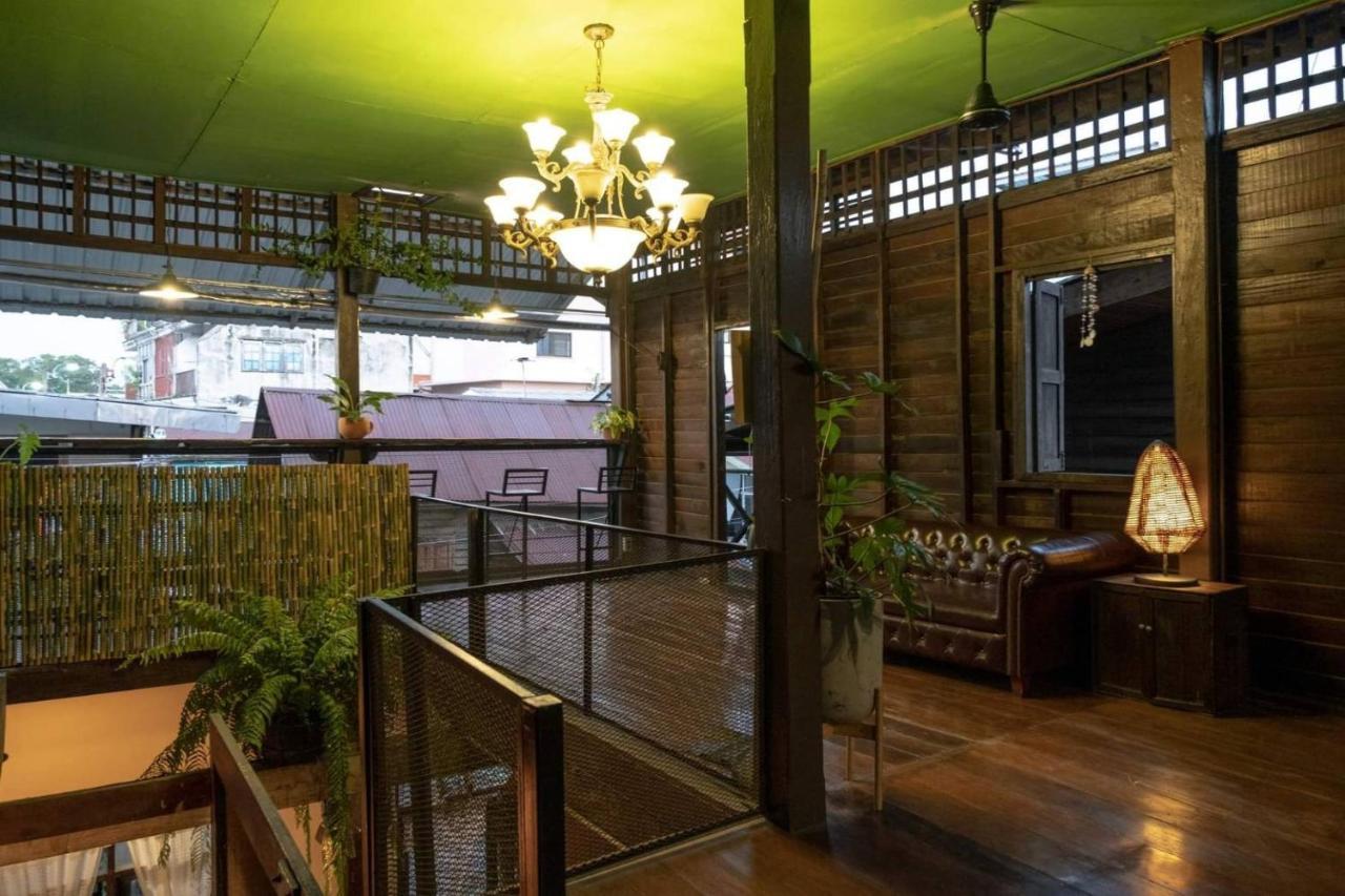 Non House Bangkok บ้านนอนโฮสเทล Eksteriør billede