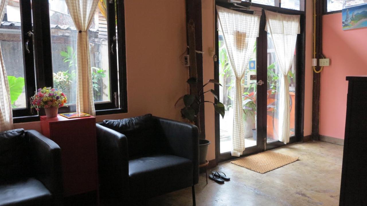 Non House Bangkok บ้านนอนโฮสเทล Eksteriør billede