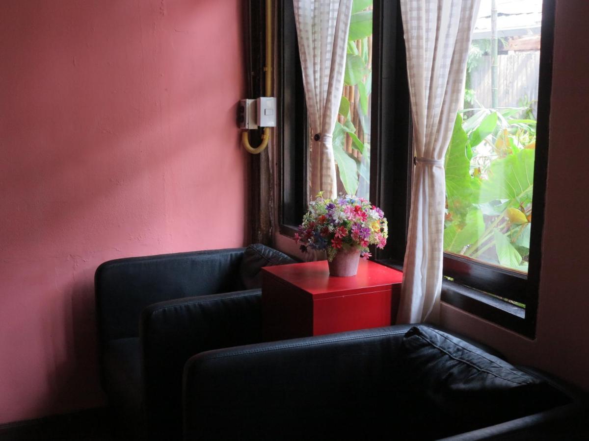 Non House Bangkok บ้านนอนโฮสเทล Eksteriør billede